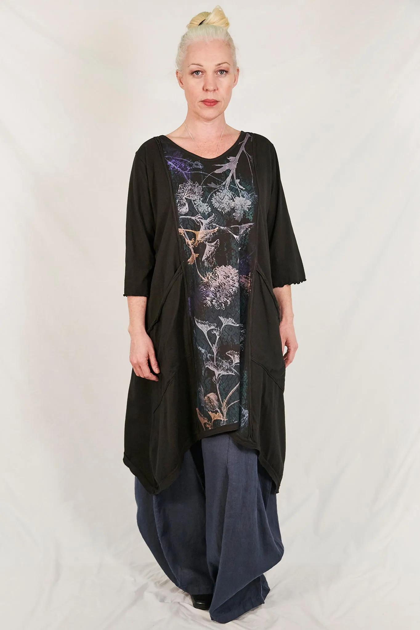 2298 Vector Black First Vision of Spring-P