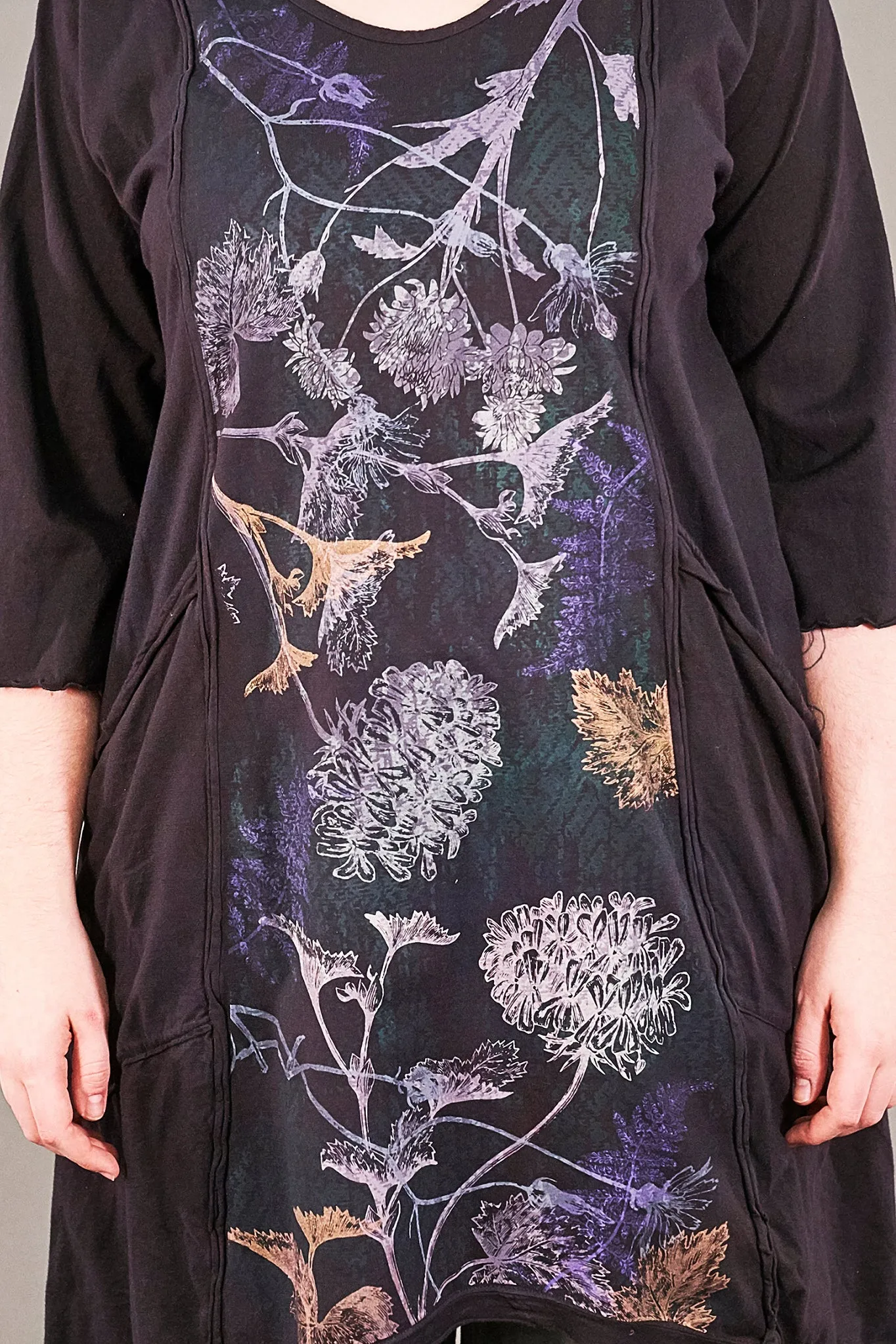2298 Vector Black First Vision of Spring-P