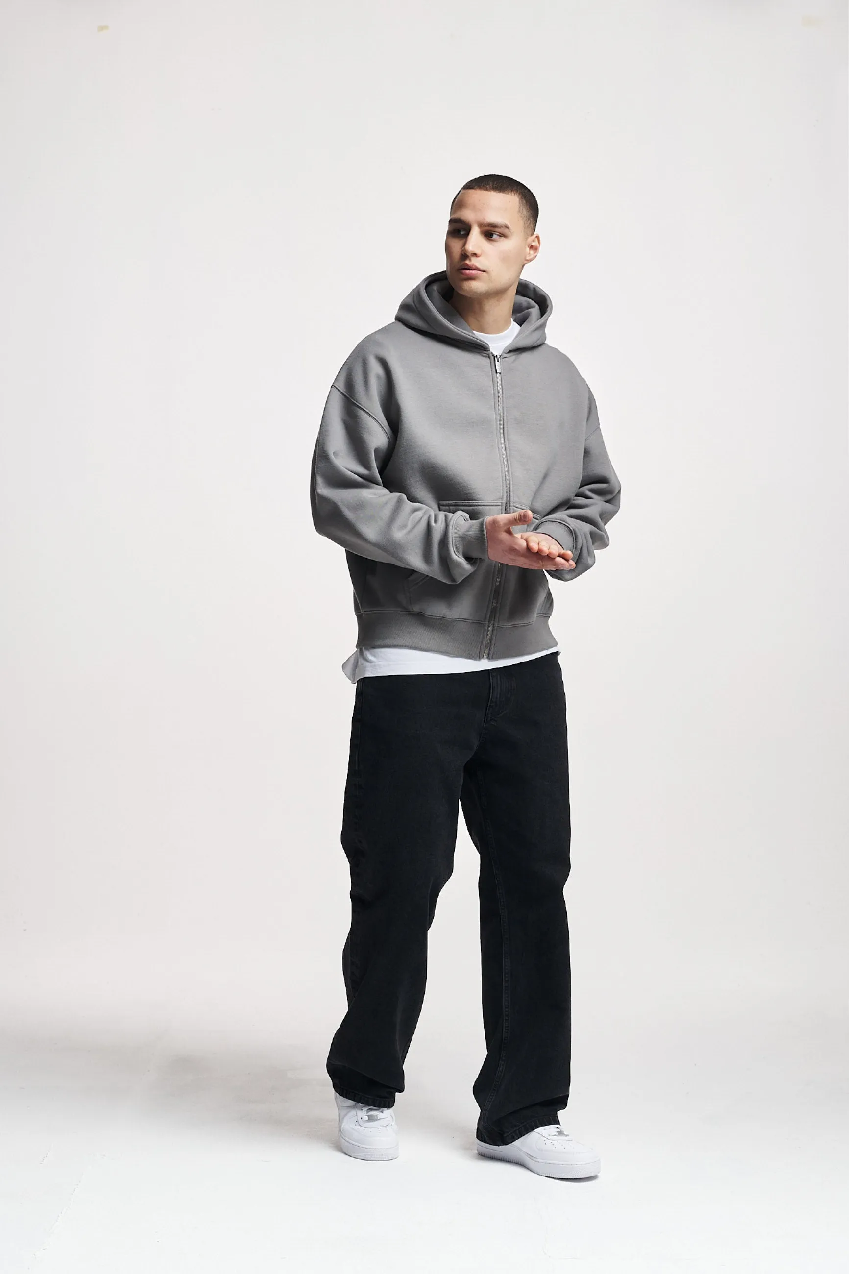 2Y Studios | ADRIK BASIC BAGGY JEANS | black