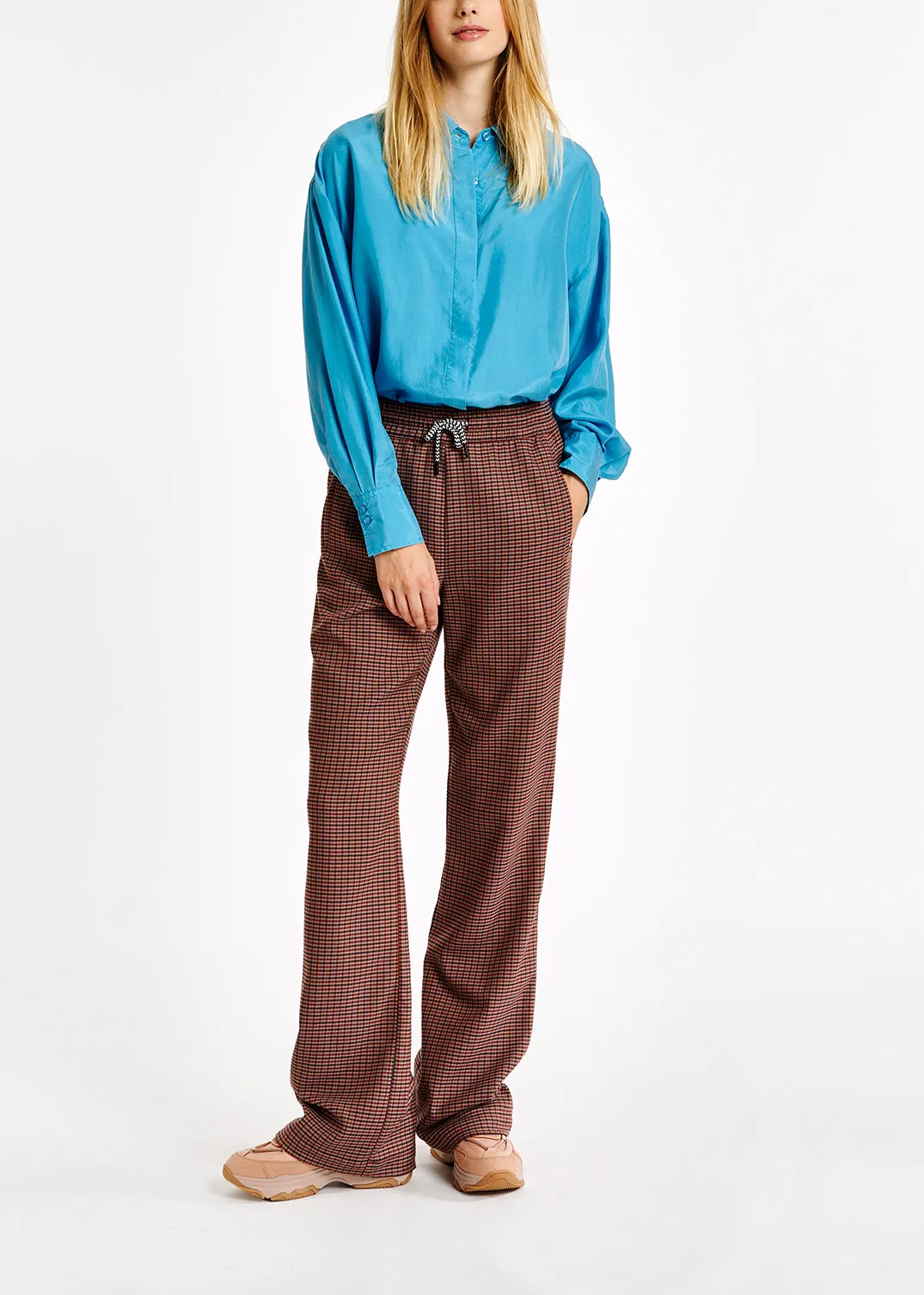 Brown houndstooth motif pants