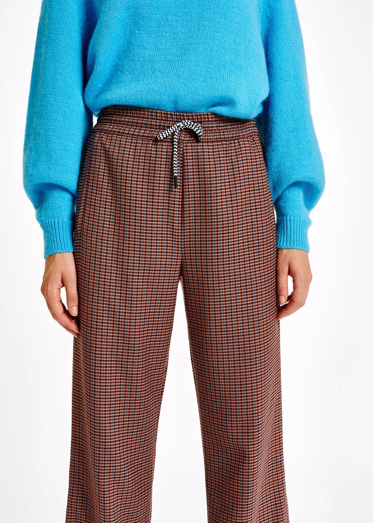 Brown houndstooth motif pants