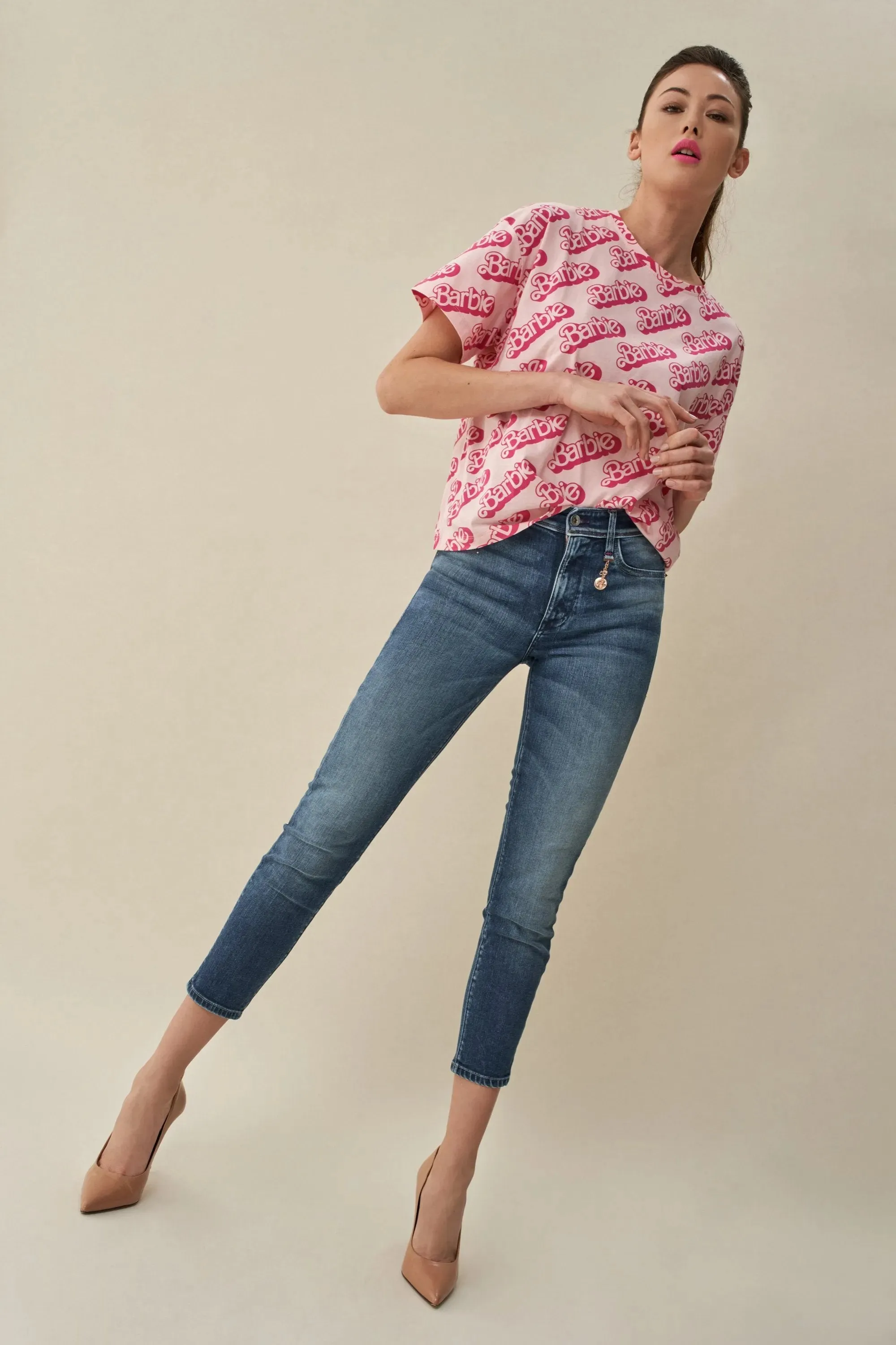 CAMISETA BARBIE CON PRINT ALLOVER
