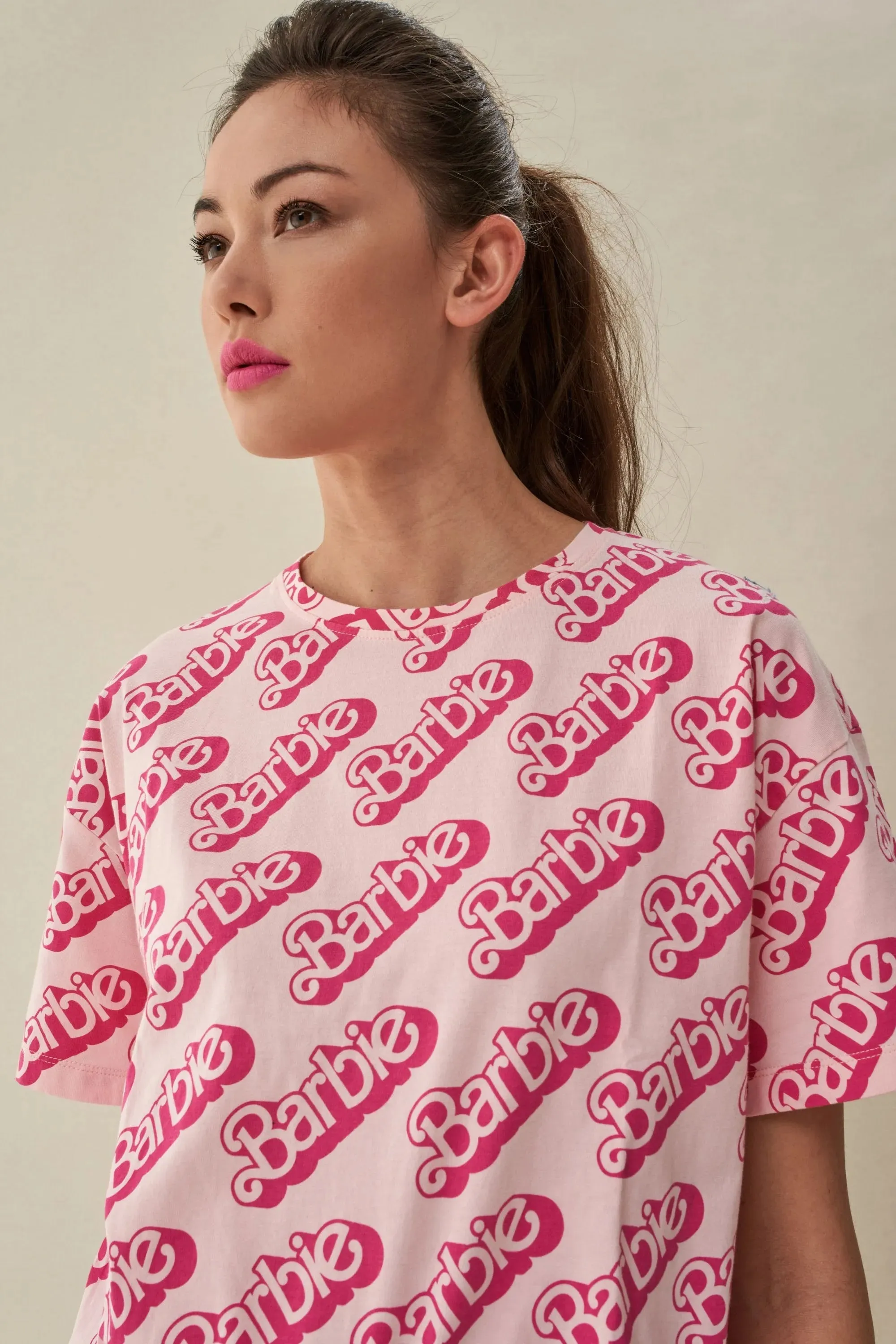 CAMISETA BARBIE CON PRINT ALLOVER