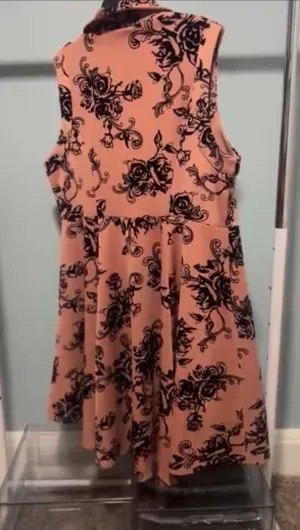 Elegant Vintage Women’s Vest – Sleeveless with Black Floral Pattern & Gold Accen