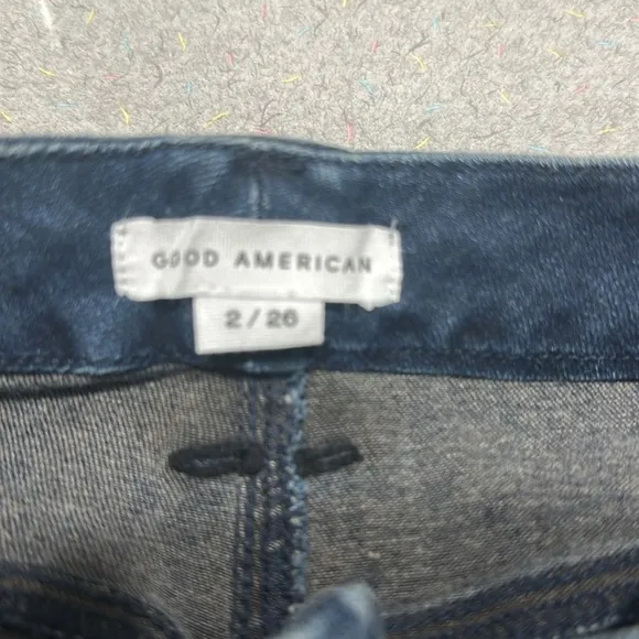 Good American jeans size 2. Good curve skinny.