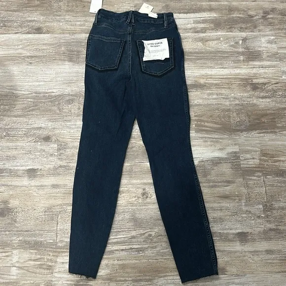 Good American jeans size 2. Good curve skinny.