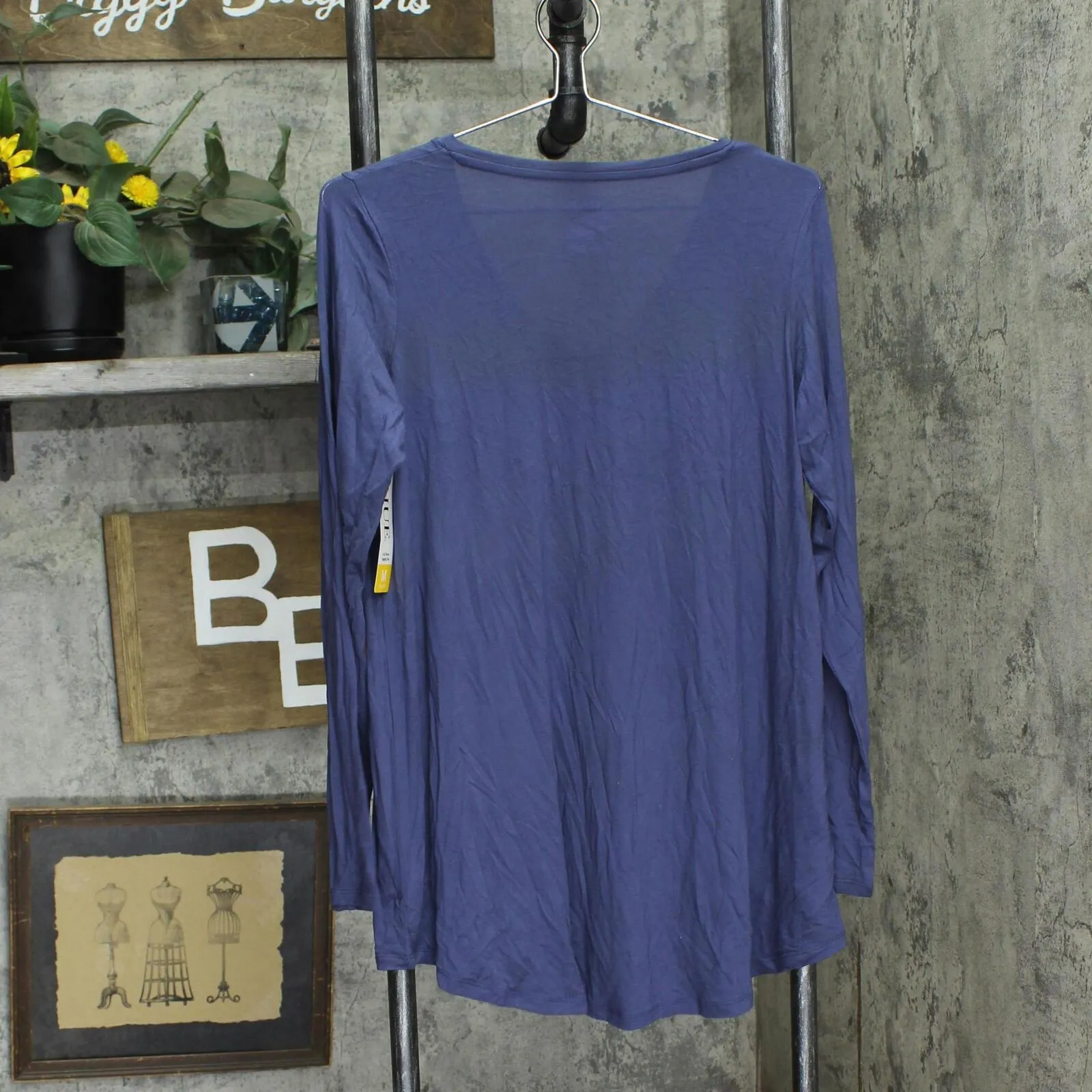 Hue Women's Ultra Soft Long Sleeve V-Neck High-Low Legging Tee 22152KM
