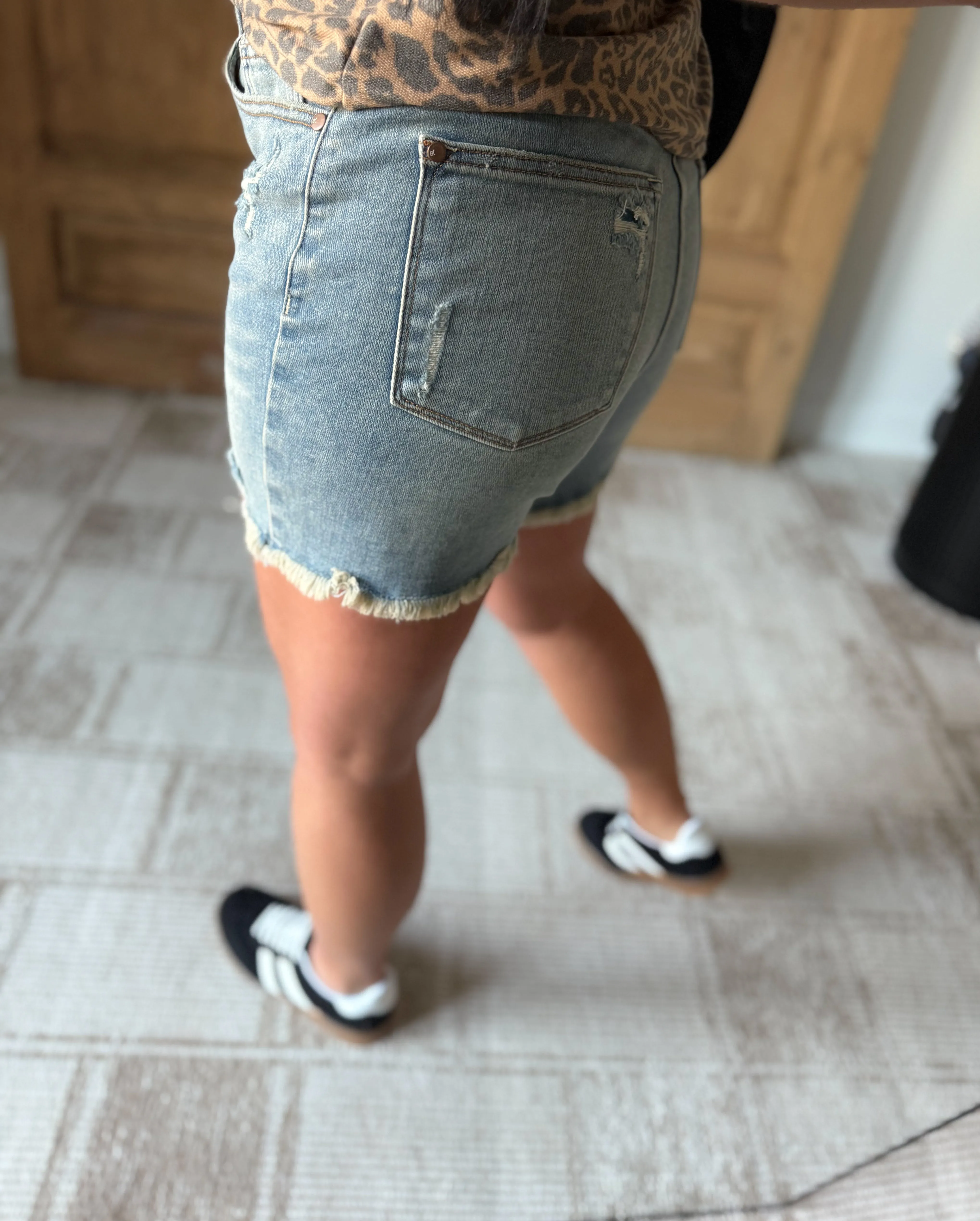 JUDY BLUE HIGH WAIST FLY VINTAGE WASH STITCH DESTROY DENIM SHORTS