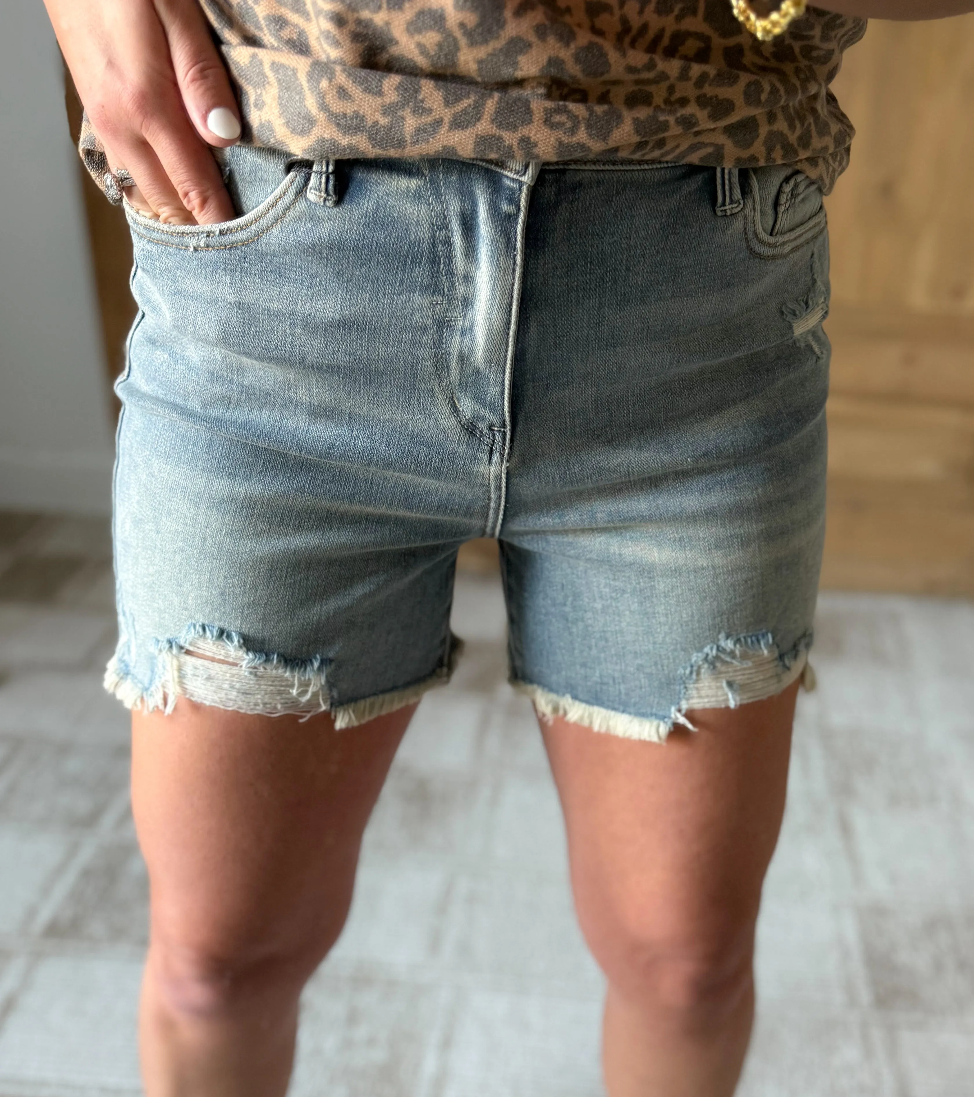 JUDY BLUE HIGH WAIST FLY VINTAGE WASH STITCH DESTROY DENIM SHORTS