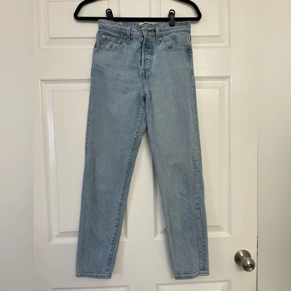 LEVI’S PREMIUM WEDGIE STRAIGHT FIT WOMEN'S JEANS