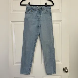 LEVI’S PREMIUM WEDGIE STRAIGHT FIT WOMEN'S JEANS