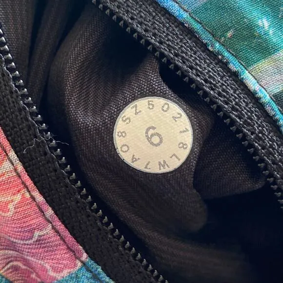 LULULEMON 2018 Tracker Shorts in Seawheeze Electric Beach Special Edition,Size 6