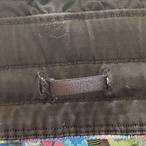 LULULEMON 2018 Tracker Shorts in Seawheeze Electric Beach Special Edition,Size 6