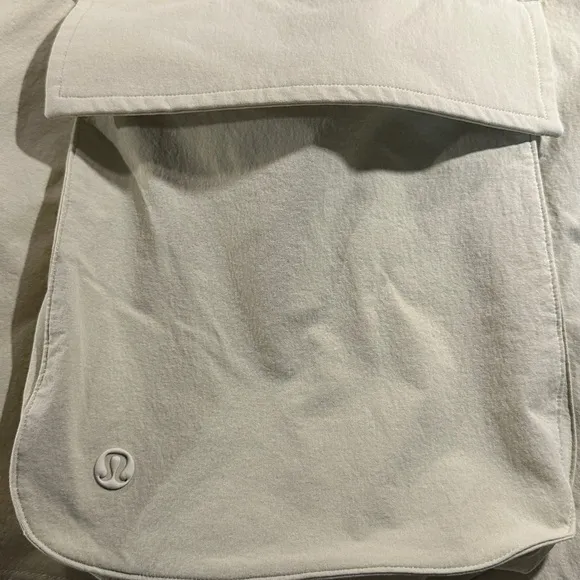 Lululemon Athletica Size 0 Relaxed-Fit Super-High-Rise Viral Cargo Shorts 4&quot;