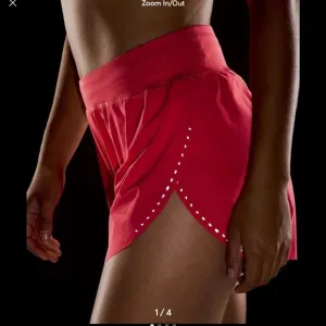 Lululemon Find Your Pace Shortsize 6 Like New !!