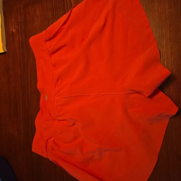 Lululemon Find Your Pace Shortsize 6 Like New !!