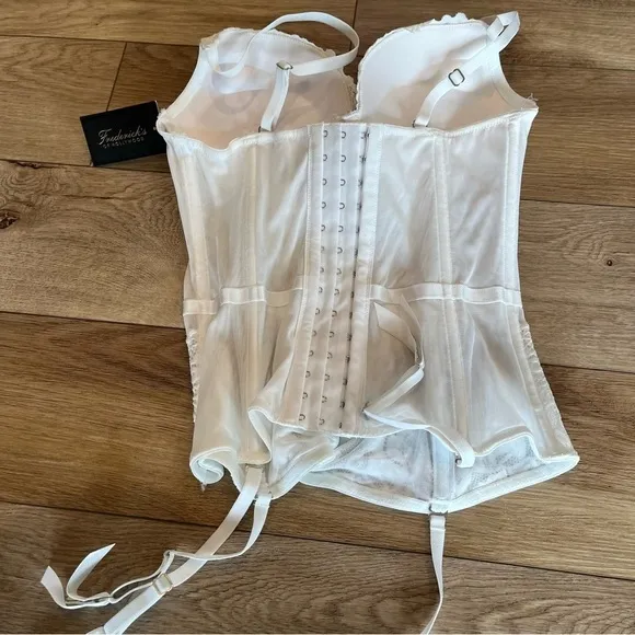NWT Fredericks of Hollywood Medium White Jessica Floral Lace Corset $80