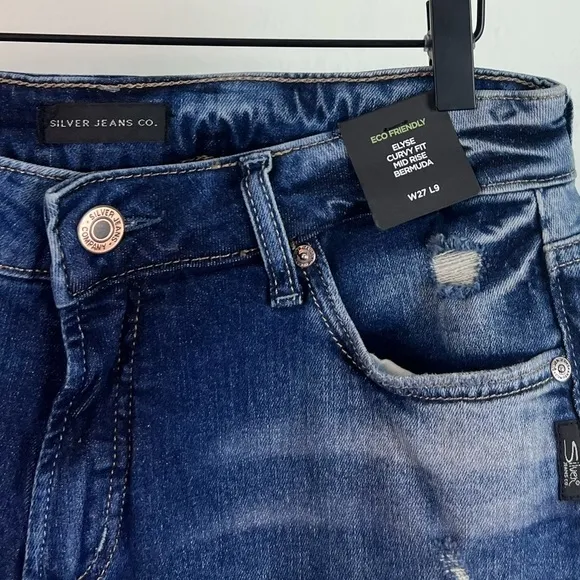 NWT Silver Jeans Elyse Mid Rise Curvy Fit Distresses Bermuda Short Indigo