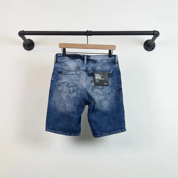 NWT Silver Jeans Elyse Mid Rise Curvy Fit Distresses Bermuda Short Indigo