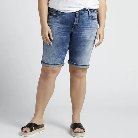 NWT Silver Jeans Elyse Mid Rise Curvy Fit Distresses Bermuda Short Indigo