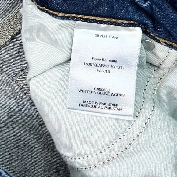NWT Silver Jeans Elyse Mid Rise Curvy Fit Distresses Bermuda Short Indigo