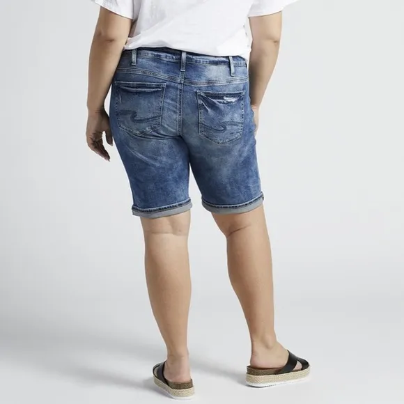 NWT Silver Jeans Elyse Mid Rise Curvy Fit Distresses Bermuda Short Indigo