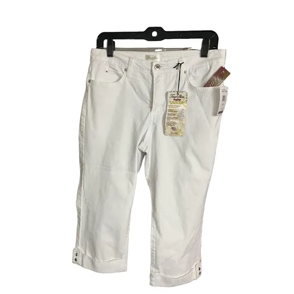 nwt womens size 10 white shorts by true slim zipper fly belted waist pockets