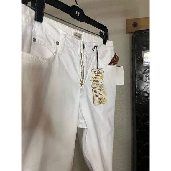 nwt womens size 10 white shorts by true slim zipper fly belted waist pockets