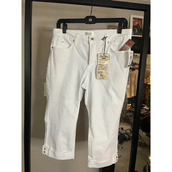 nwt womens size 10 white shorts by true slim zipper fly belted waist pockets
