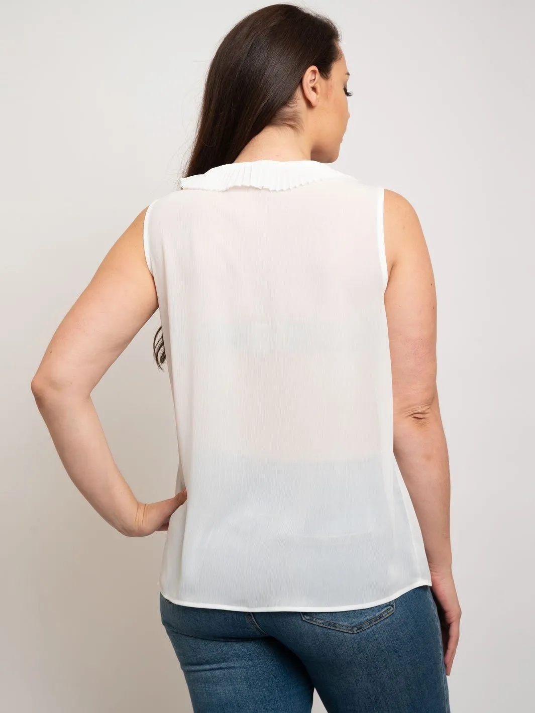 PLUS SIZE SLEEVELESS V-NECK PLEATED PLACKET TANK TOP
