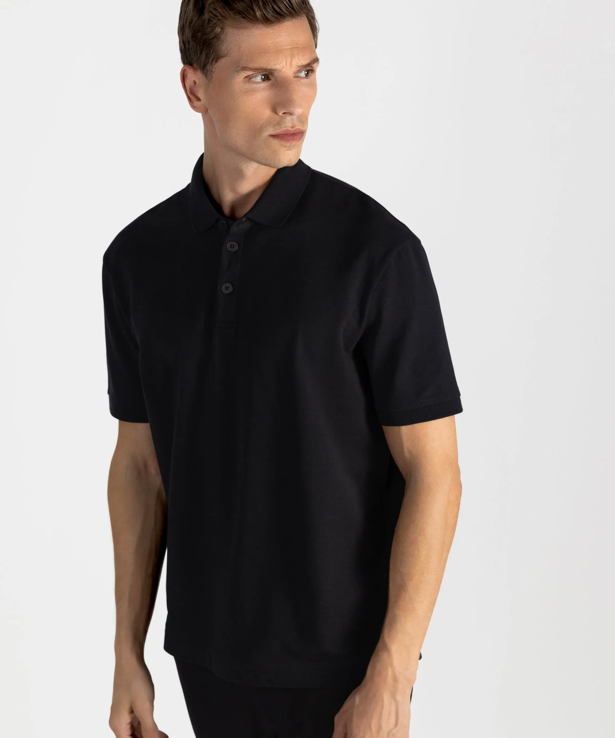 PO 01 Essence Black