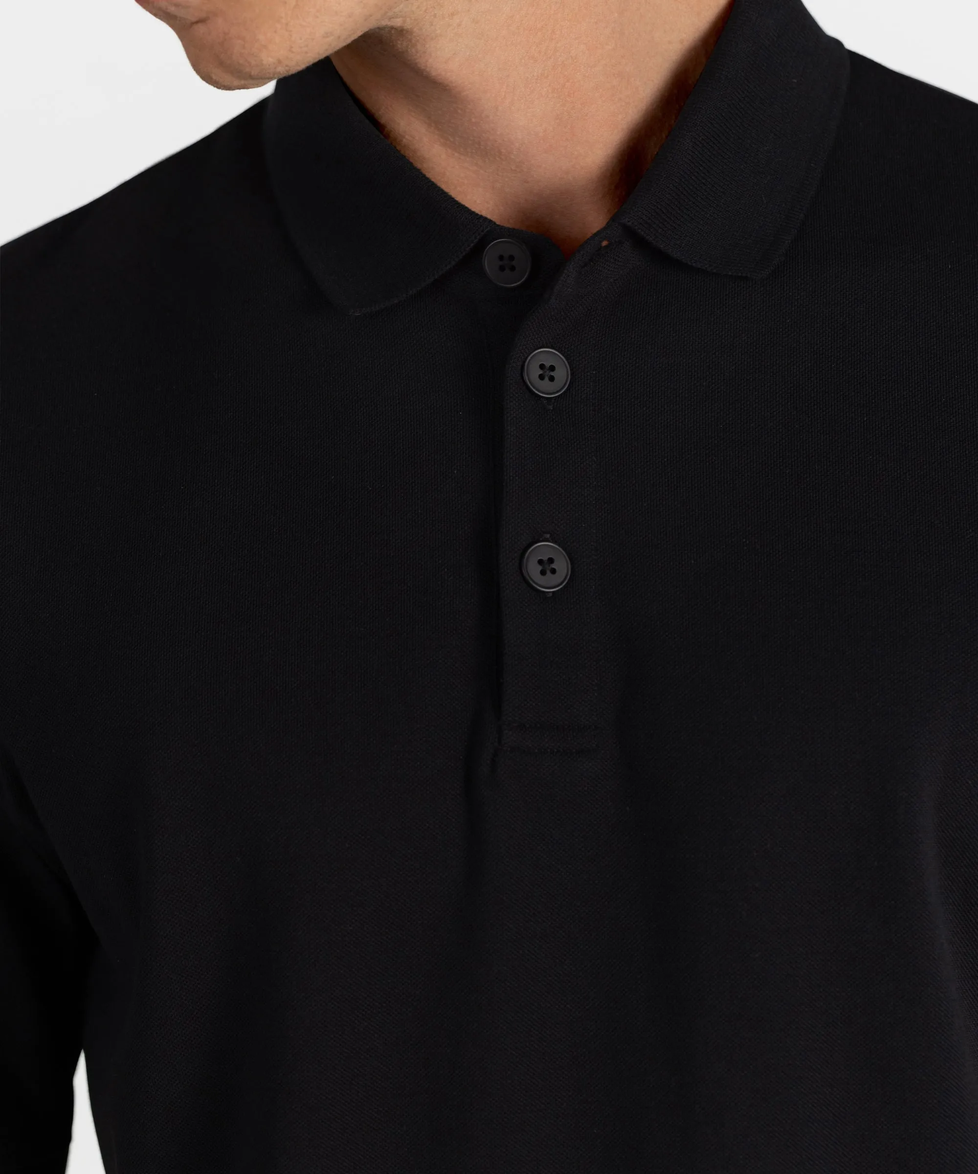 PO 01 Essence Black