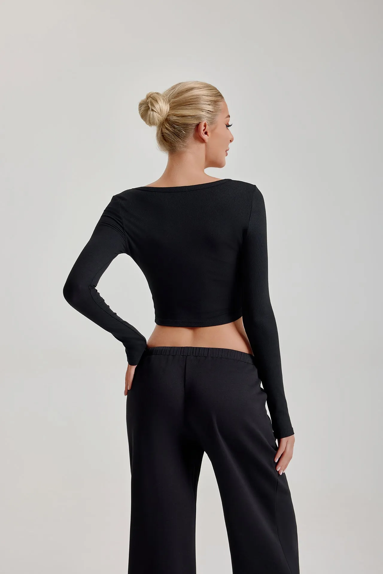 PURE PLUNGE LONG SLEEVE CROP TOP - CLASSIC BLACK