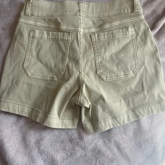 SPANX Women’s Twill Shorts