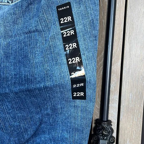 Torrid Jeans Feel the Fit Bombshell Skinny High Rise Premium Stretch 22R New