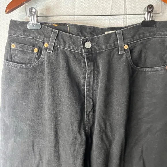 Vintage Levi’s Black 560 Y2K Loose Fit Straight Leg Denim Jeans Size 14